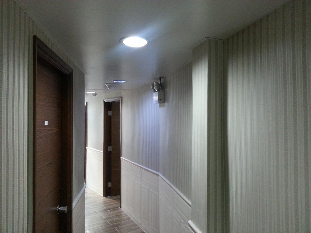 K & B Hostel Гонконг Экстерьер фото